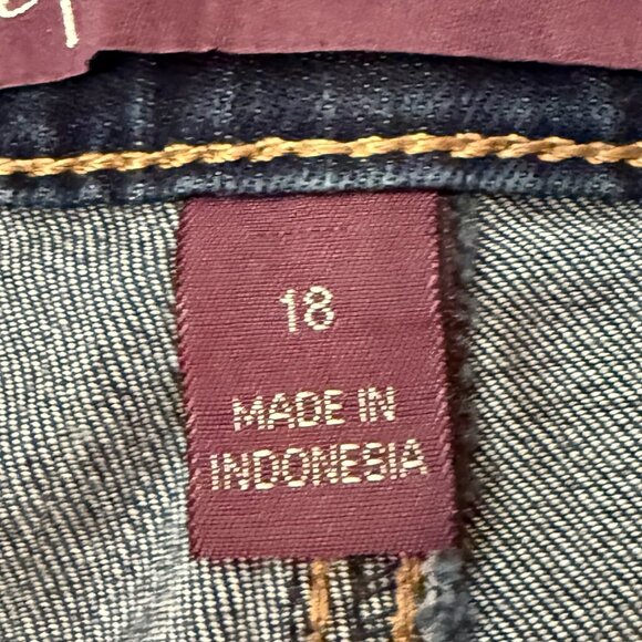 Gloria Vanderbilt Amanda Embroidered Jeans – Size 18 - Picture 16 of 16